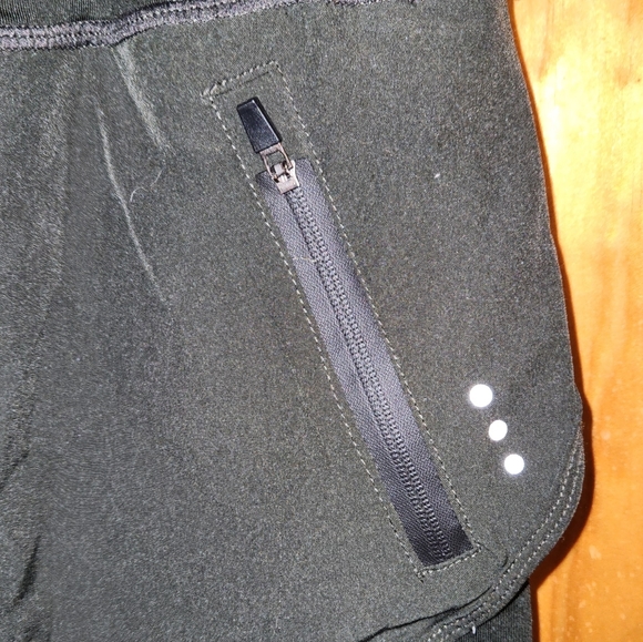 Athletic shorts, with pockets. - Picture 3 of 4